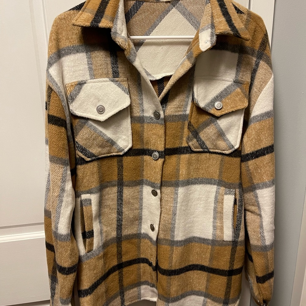 Relaxed Fit Flannel Jacket. Size M.